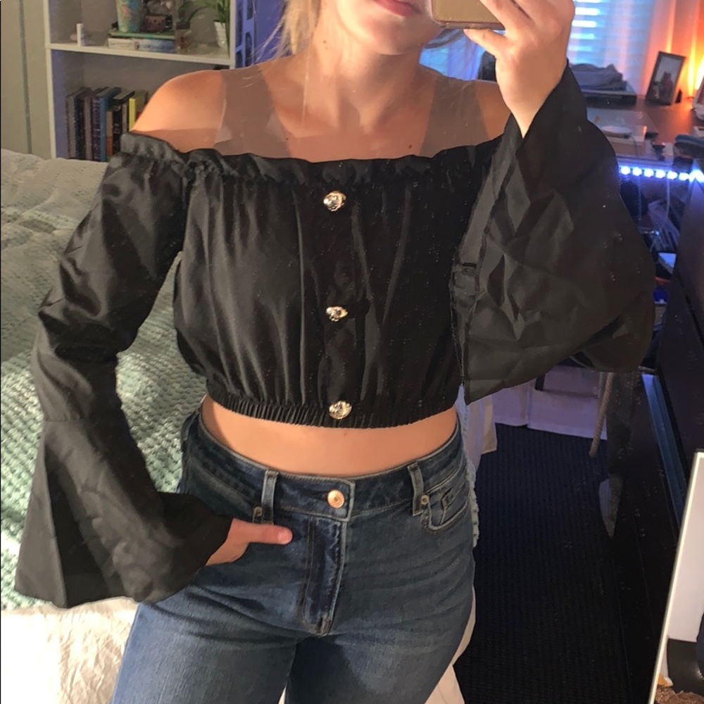 Black Long Sleeve Crop Top